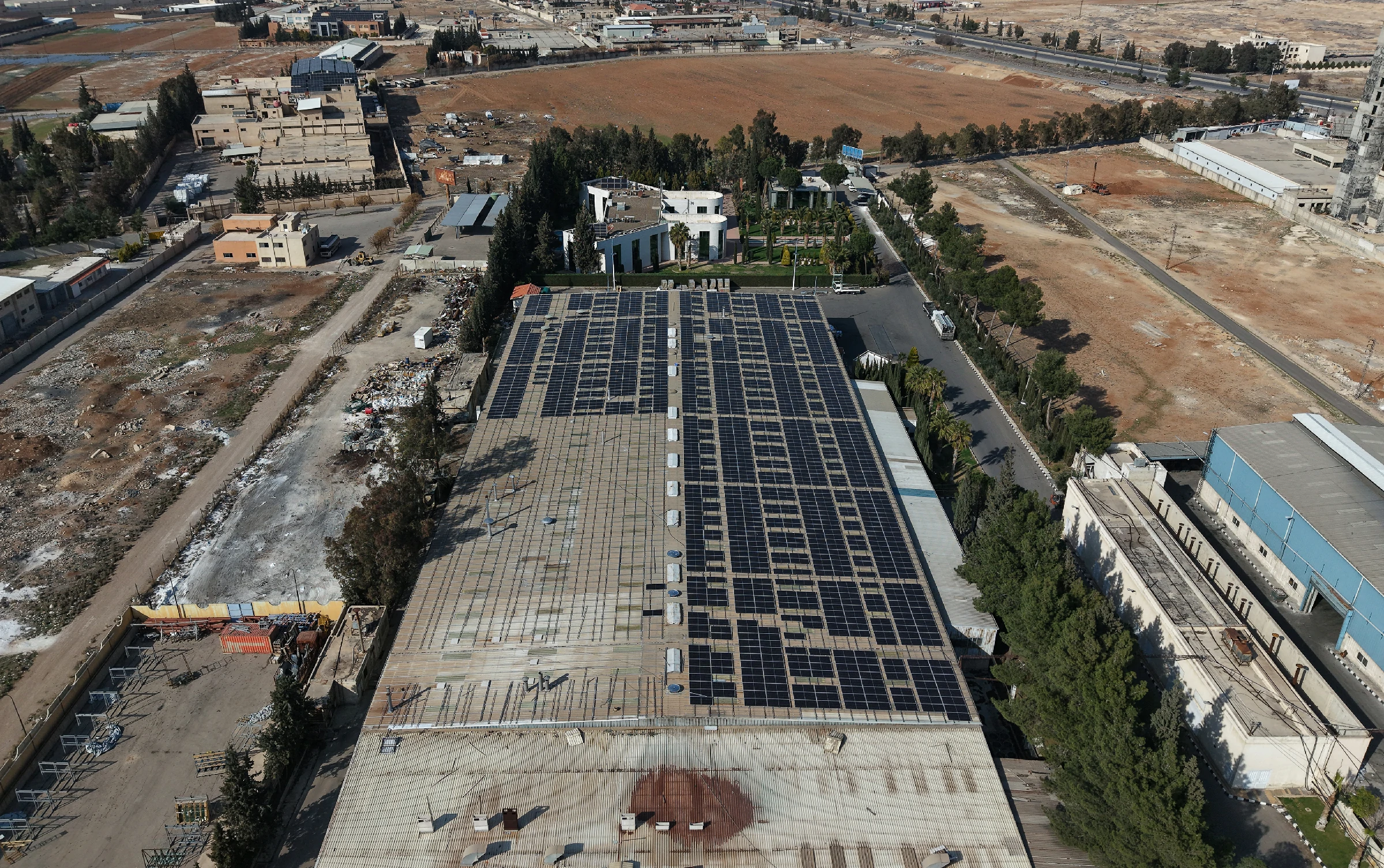 Industrial rooftop solar power system for factories and businesses in Damascus